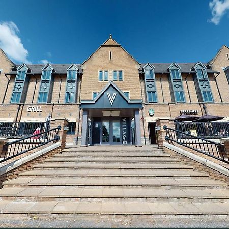 Village Hotel Leeds North Exterior photo