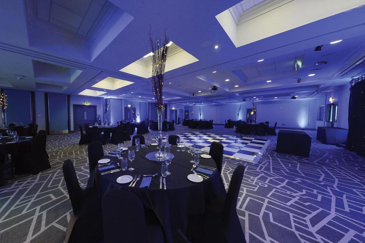 Village Hotel Leeds North Exterior photo