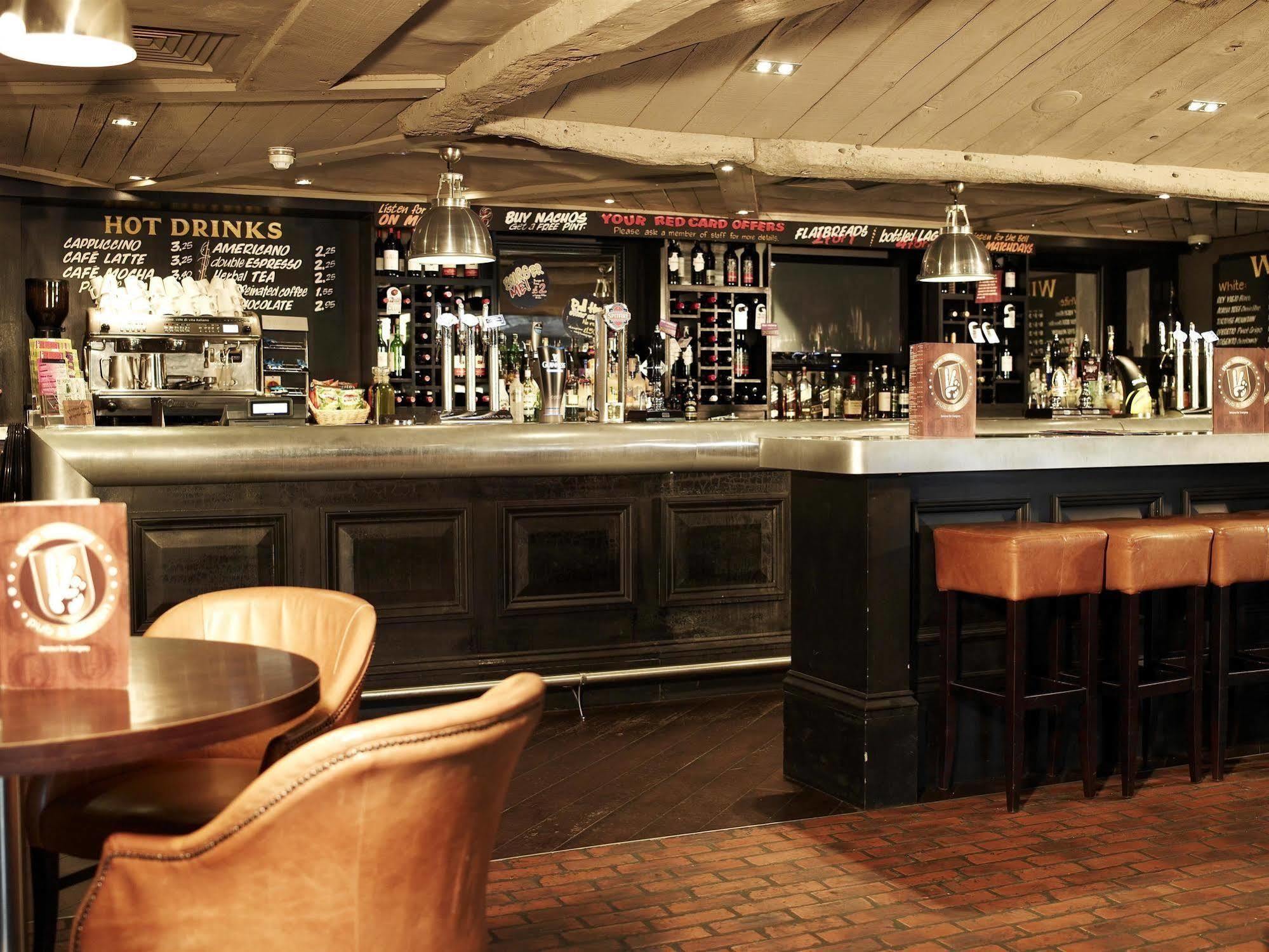 Village Hotel Leeds North Exterior photo